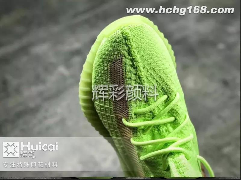 黑暗中会发光的鞋子就让你酷，就要你粉！